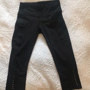 Fast and Free High-Rise Reflective Crop 19" 
Nulux